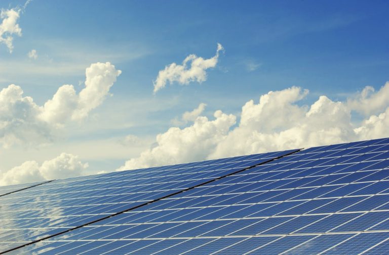 Solární elektrárna: vyplatí se i vaší domácnosti?