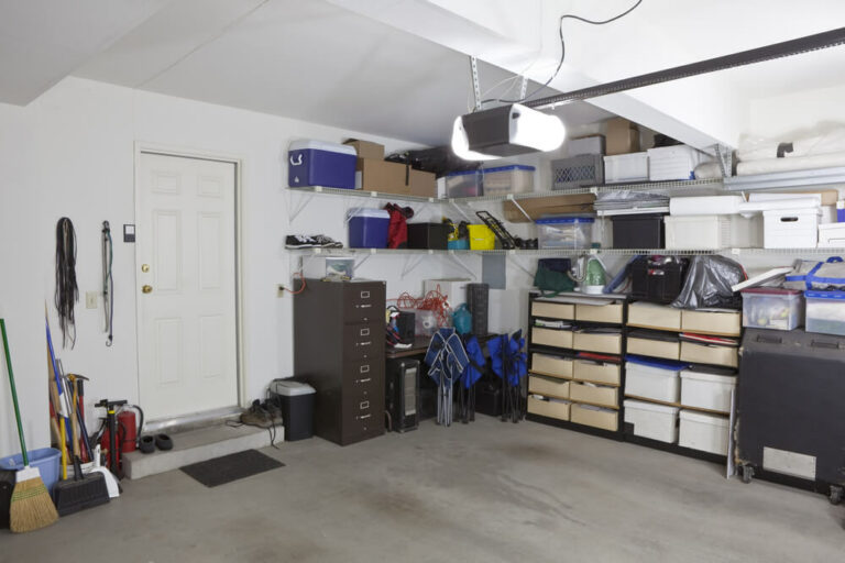 Jak si správně vybavit garáž, abyste tam měli dost místa?